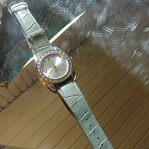 Green and gold quartz watch with Peridot stones
